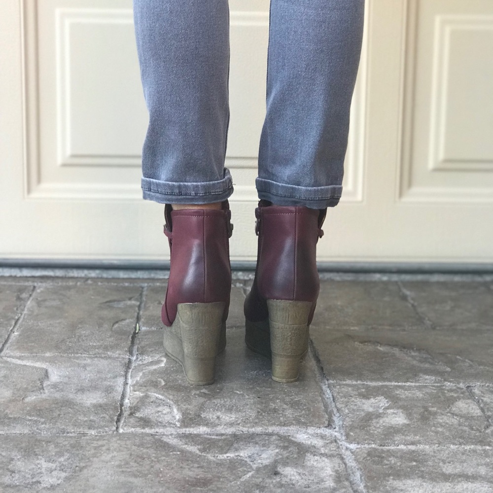 NIB Red Wine Chain Platform Wedge Ankle Boots - Picture 3 of 7